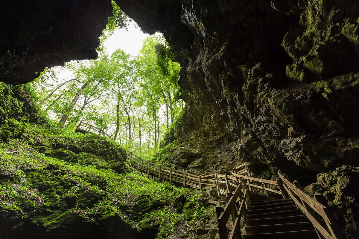 Explore the Best Hiking Trails in Iowa fi