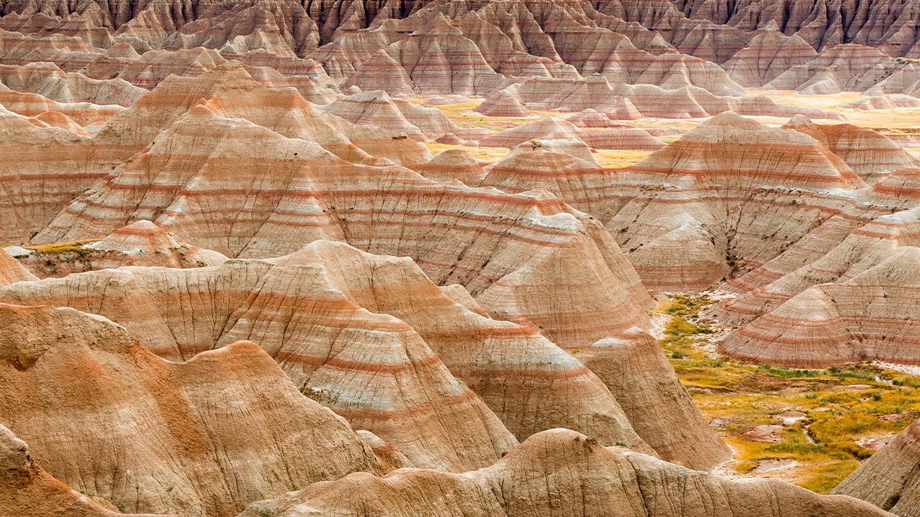 Best Hikes in Badlands National Park fi