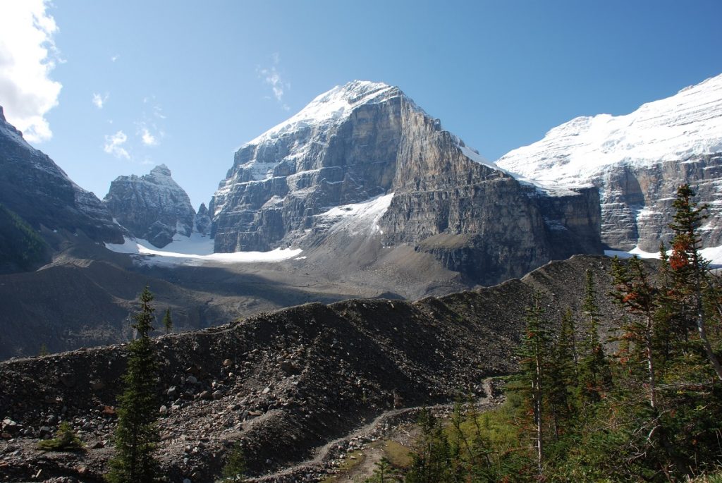 LakeLouise PlainofSixGlaciers Trail2